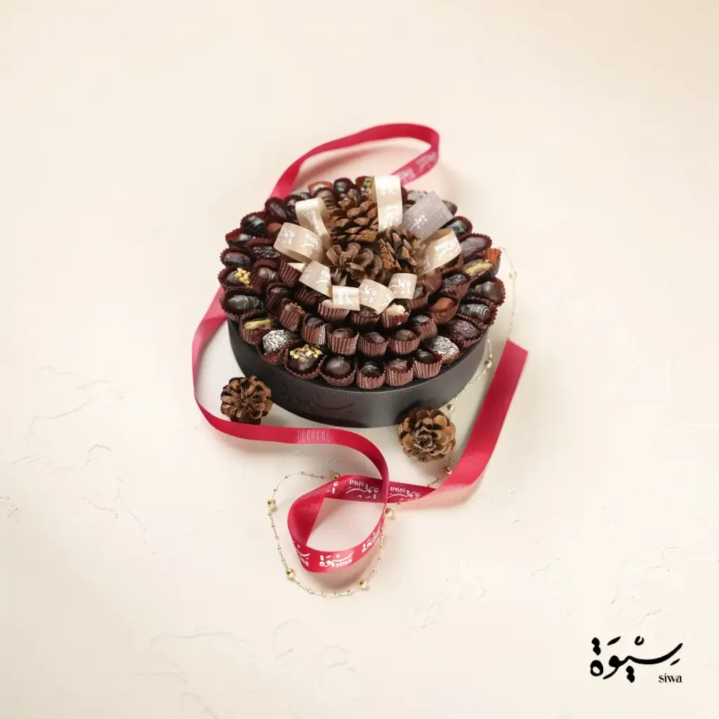 طبق هدايا من الجلد الأسود